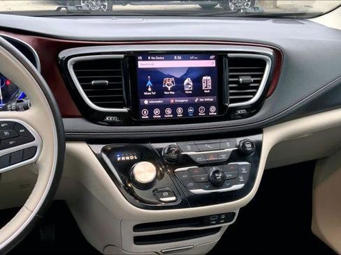 Certified 2019 Chrysler Pacifica Limited image 6