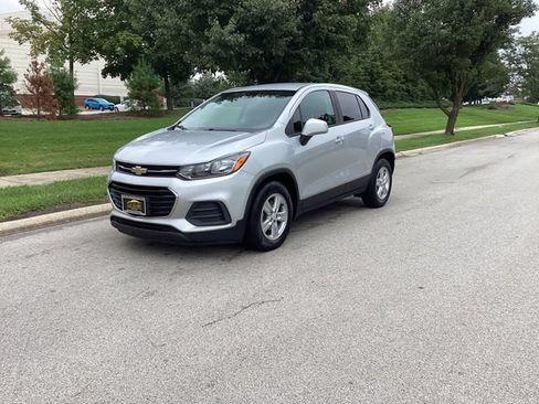 Used 2020 Chevrolet Trax LS w/ Tint and Cruise Package FWD image 3