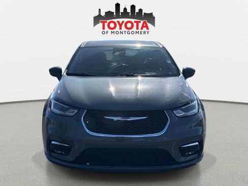 Used 2022 Chrysler Pacifica Touring-L image 13