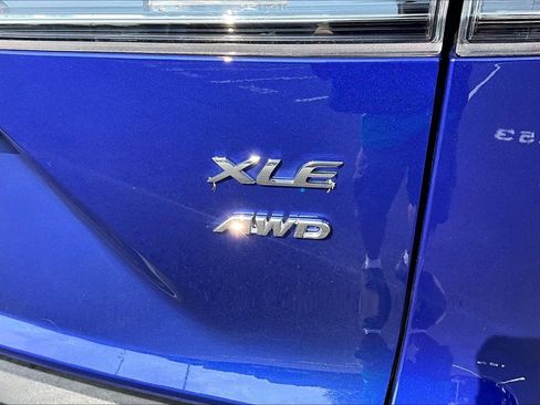 Used 2025 Toyota Corolla Cross XLE AWD/4WD image 8