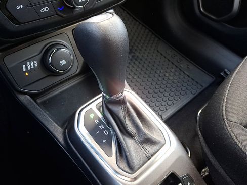 Certified 2022 Jeep Renegade Latitude image 14