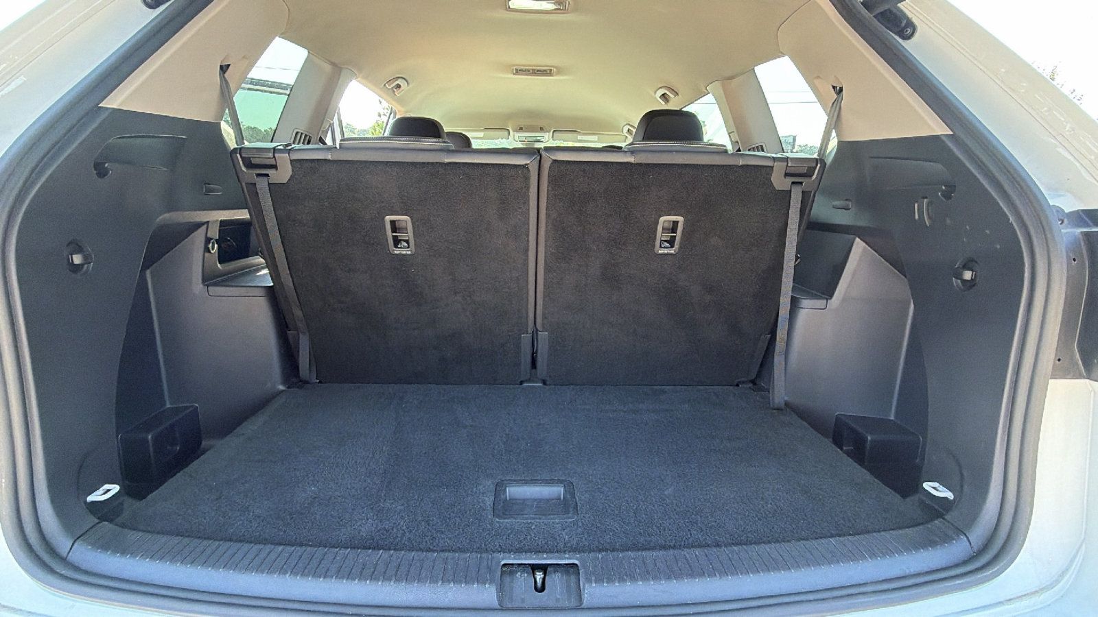 Used 2025 Volkswagen Atlas SE FWD image 13