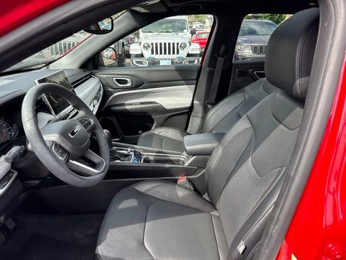 Used 2023 Jeep Compass Latitude w/ Sun and Sound Group AWD/4WD image 3