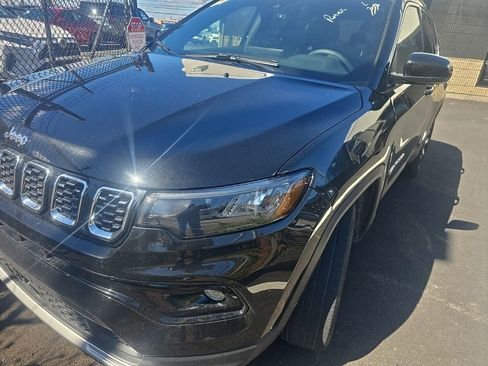 Used 2025 Jeep Compass Limited image 1