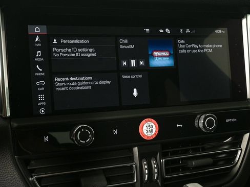 Certified 2025 Porsche Macan image 13