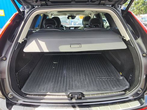 Used 2019 Volvo XC60 T5 Momentum w/ Premium Package AWD/4WD image 27