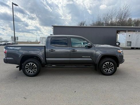 Used 2020 Toyota Tacoma TRD Sport image 5