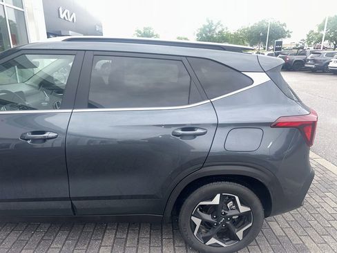Used 2025 Kia Seltos EX FWD image 5