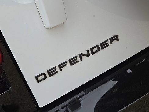 Used 2024 Land Rover Defender 110 X-Dynamic SE image 13