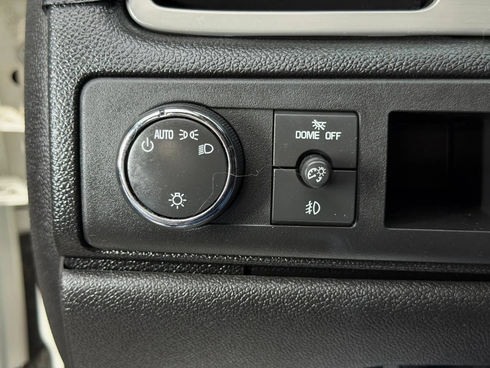 Used 2013 Chevrolet Avalanche LTZ RWD image 29