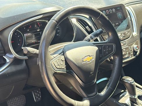 Used 2017 Chevrolet Malibu LT w/ Leather Package image 11