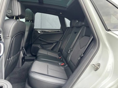 Certified 2023 Porsche Macan AWD/4WD image 8