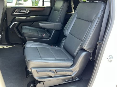 Used 2025 GMC Yukon XL Denali AWD/4WD image 30