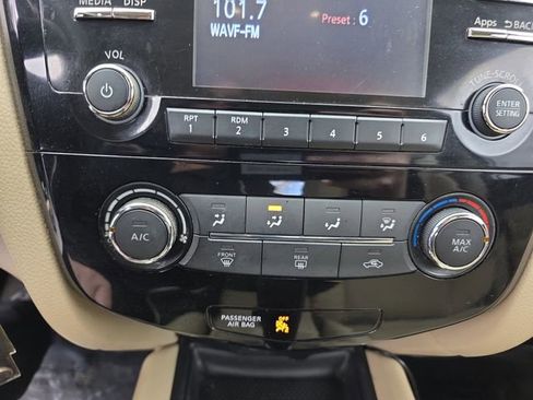 Used 2016 Nissan Rogue S w/ Appearance Package image 23