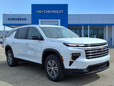 New 2026 Chevrolet Traverse LT w/ Driver Confidence Package AWD/4WD image 3