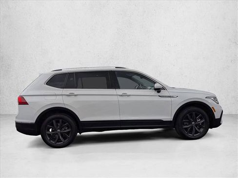 Used 2024 Volkswagen Tiguan SE image 4