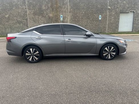 Used 2022 Nissan Altima 2.5 SV FWD image 8
