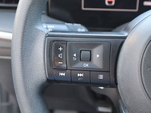 Used 2025 Nissan Kicks S AWD/4WD image 11