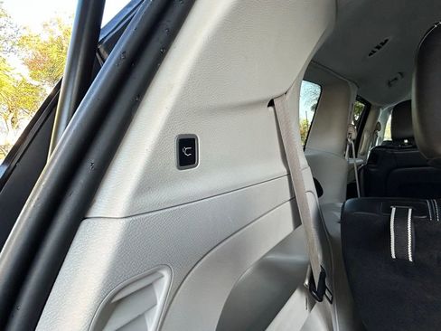 Certified 2023 Chrysler Pacifica Touring-L FWD image 40