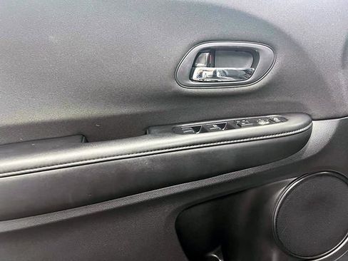 Used 2022 Honda HR-V LX image 17