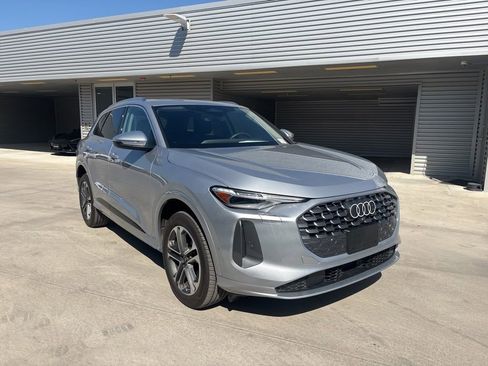 Used 2025 Audi Q5 Premium Plus w/ Premium Plus AWD/4WD image 3