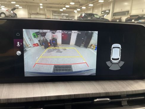 Used 2024 Kia Telluride EX w/ EX Captain's Chair Package image 18