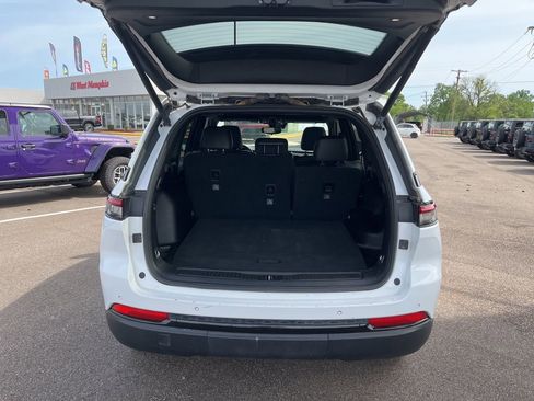 Used 2024 Jeep Grand Cherokee Altitude image 24