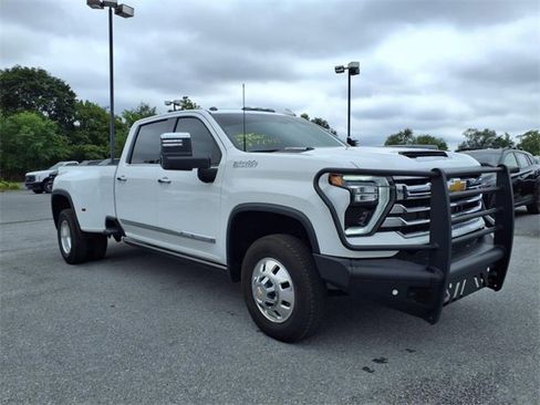 Used 2025 Chevrolet Silverado 3500 High Country w/ High Country Premium Package image 3