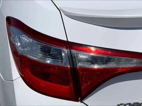 Used 2015 Toyota Corolla S FWD image 28