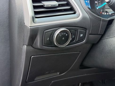 Used 2024 Ford Edge SEL image 17