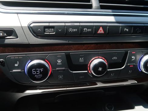 Used 2019 Audi Q7 2.0T Premium AWD/4WD image 33