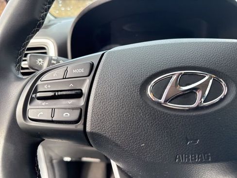 Used 2022 Hyundai Venue SEL w/ Cargo Package image 34