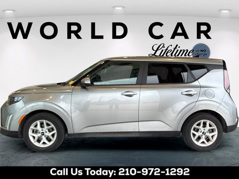 Used 2023 Kia Soul LX w/ LX Technology Package FWD image 12