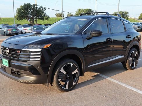 New 2025 Nissan Kicks SR image 3