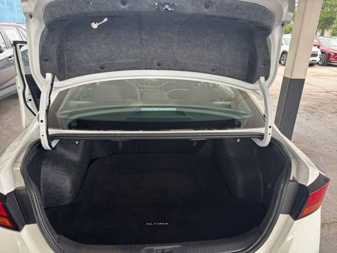 Used 2025 Nissan Altima 2.5 SV FWD image 32