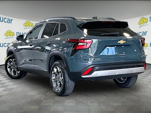 Used 2025 Chevrolet Trax LT w/ Driver Confidence Package FWD image 4