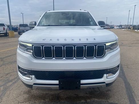 Certified 2024 Jeep Wagoneer L Series II w/ Flexible Seating Group image 7