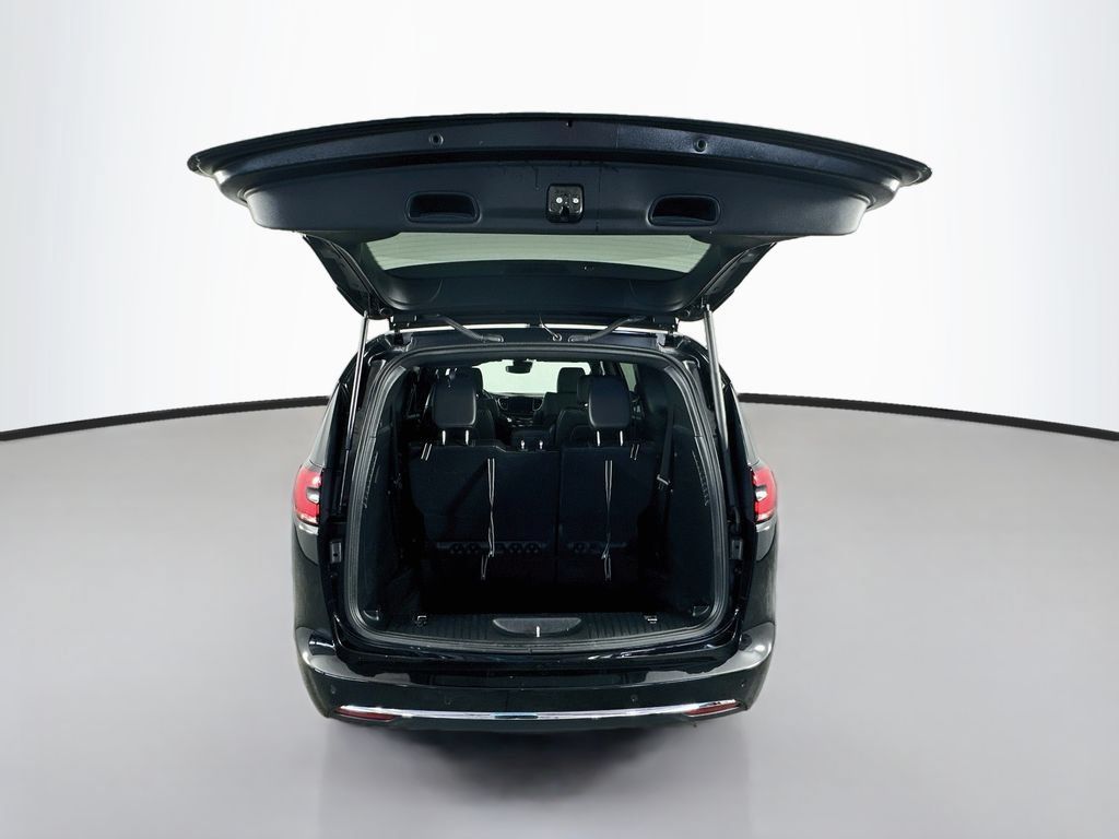 Used 2025 Chrysler Pacifica Select FWD image 27