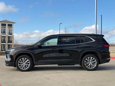 Used 2025 Buick Enclave Preferred image 4