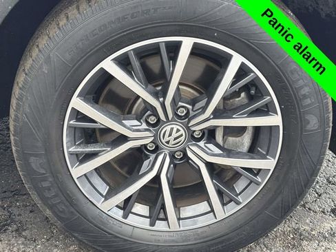 Used 2021 Volkswagen Tiguan S image 30