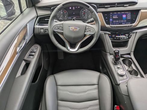 New 2025 Cadillac XT6 Premium Luxury w/ Platinum Package FWD image 4