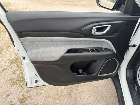 Used 2024 Jeep Compass Latitude image 27