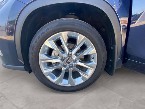 Used 2025 Toyota Highlander Limited AWD/4WD image 14