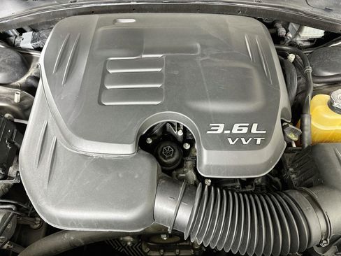 Used 2018 Chrysler 300 S w/ 300S Premium Group RWD image 34