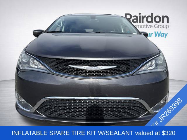 Used 2018 Chrysler Pacifica Touring-L FWD image 2
