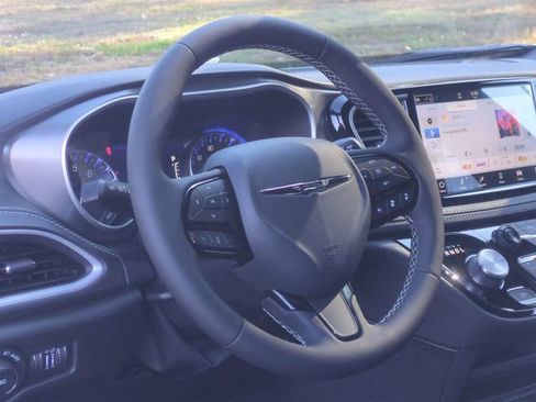 New 2026 Chrysler Pacifica Select w/ S Appearance Package image 31