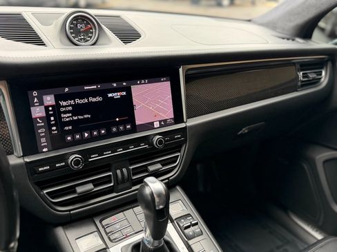 Used 2021 Porsche Macan Turbo image 12