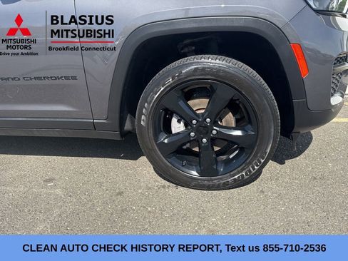 Used 2023 Jeep Grand Cherokee Altitude AWD/4WD image 3