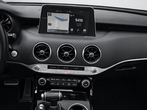 Used 2018 Kia Stinger Premium image 4