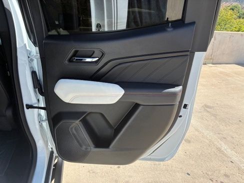 Used 2024 GMC Canyon AT4X image 18